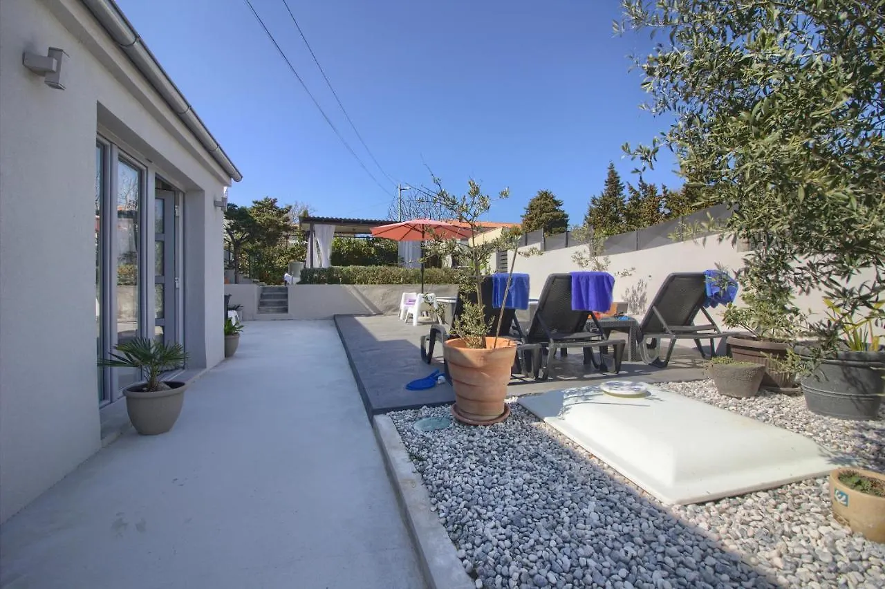 Charming Villa Zoya With Pool In Pula Liznjan Croatia